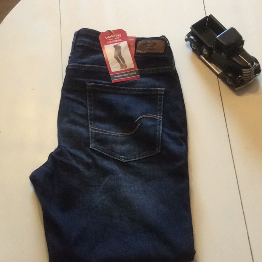 Levi Signature Modern Crop Cuffed Jeans